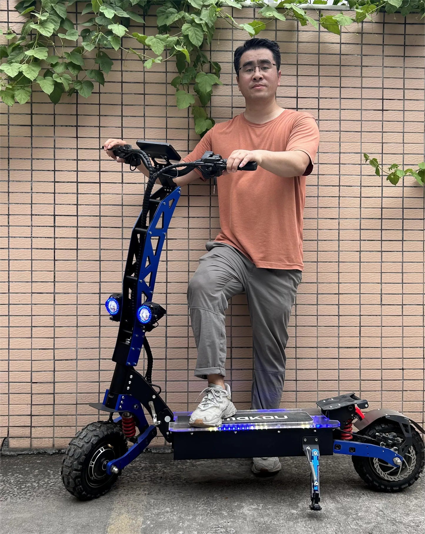 MAKOU E8P 6000W Dual Motor 60V 40AH Electric Scooter 11" Tires